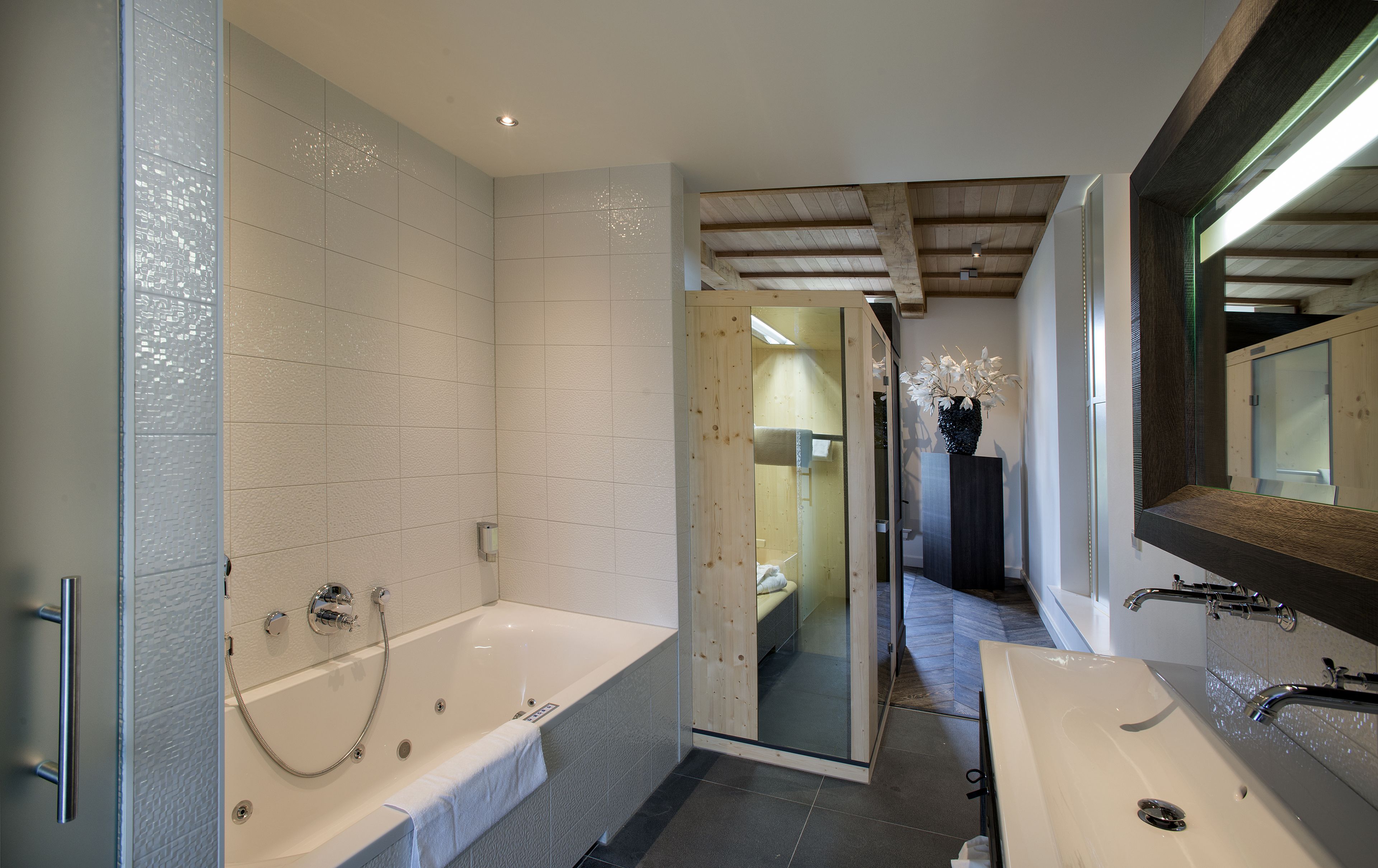 luxury suite, 1 queen bed, sauna | coffee and/or coffee maker