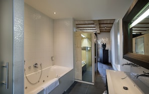 Luxury Suite, 1 Queen Bed, Sauna | Coffee and/or coffee maker