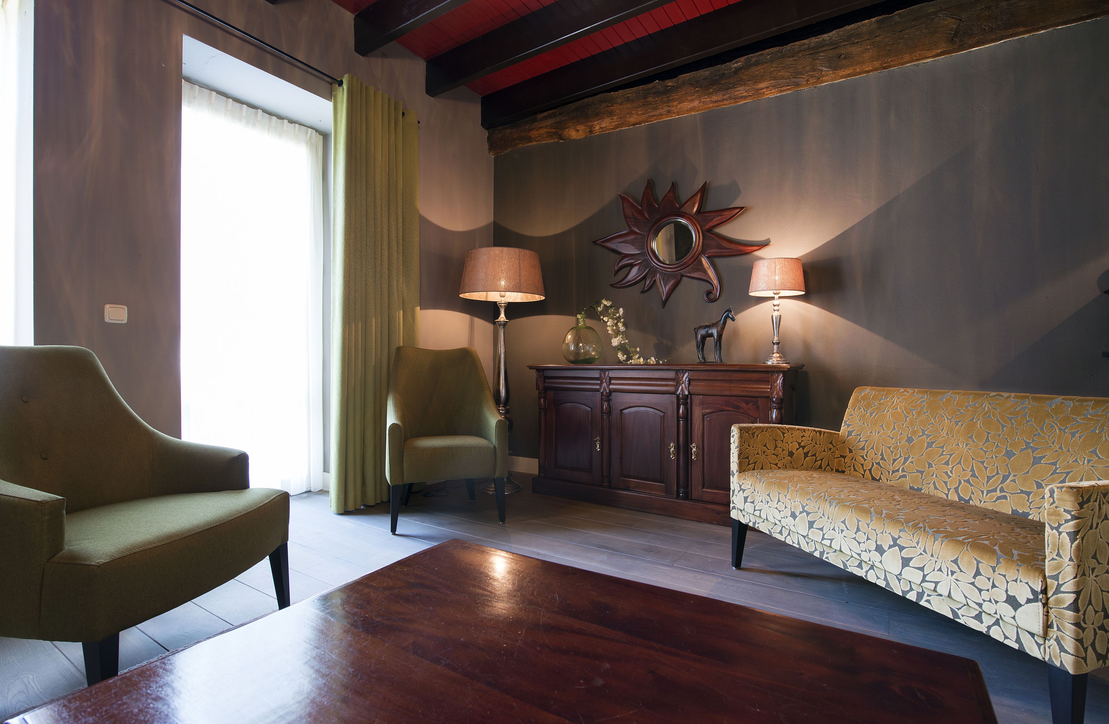 standard double room, 1 double bed | minibar, in-room safe, individually decorated, desk