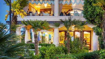 Façade de lâhĂ©bergement - soirĂ©e/nuit