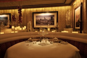 3 restaurants, breakfast served