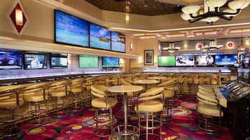 4 bares o lounges