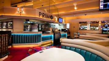 4 Bars/Lounges