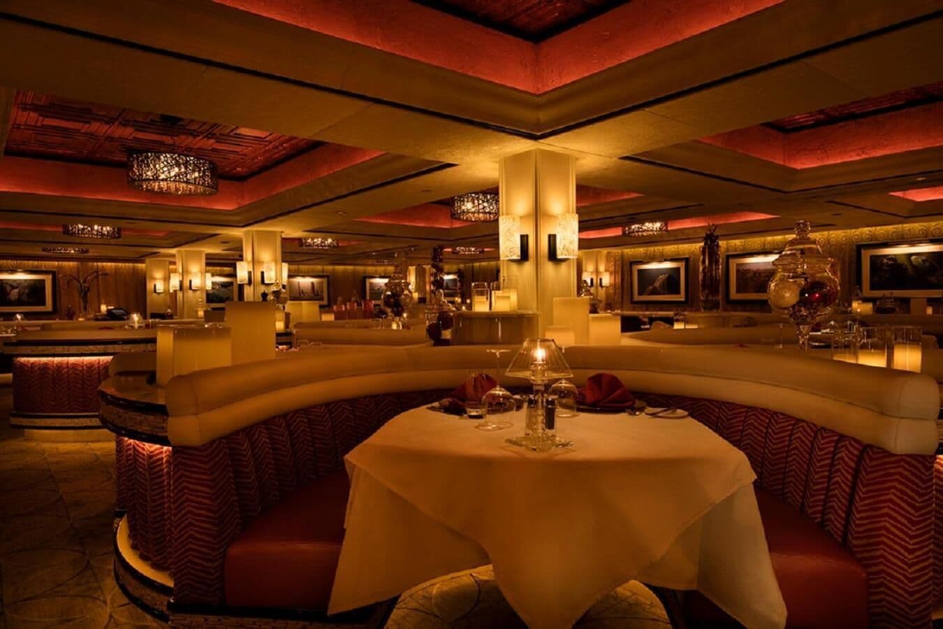 3 restaurants, breakfast served