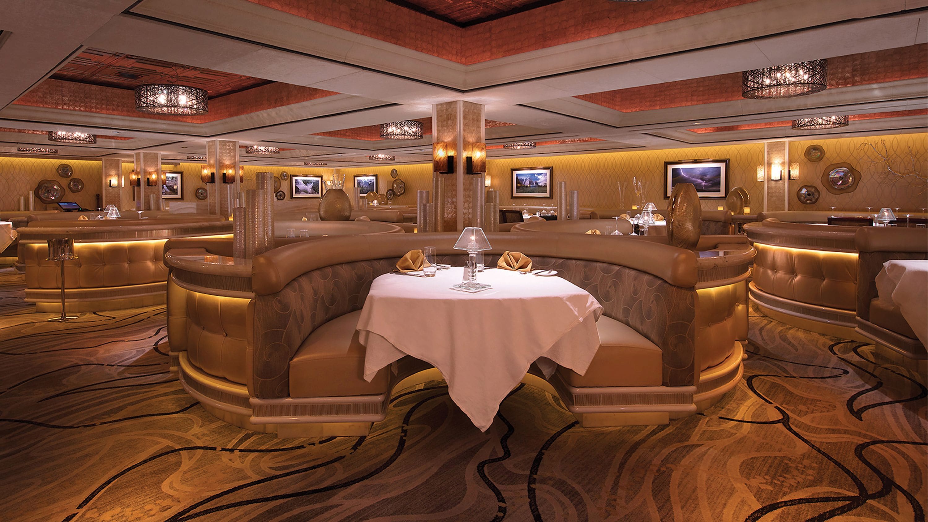 3 restaurants, breakfast served