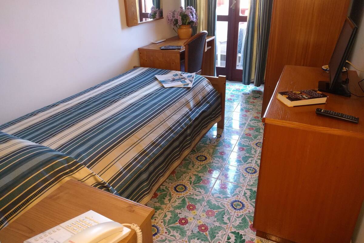 Single Room, Sea View | WiFi (free)
