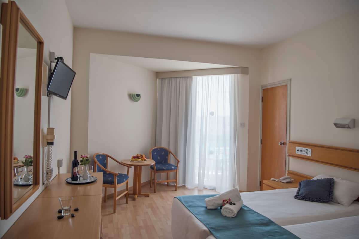 1 bedroom, soundproofing, bed sheets