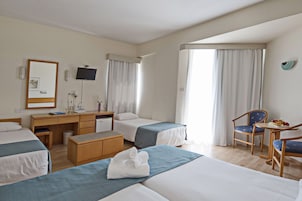 Chambre Familiale, vue cour intérieure