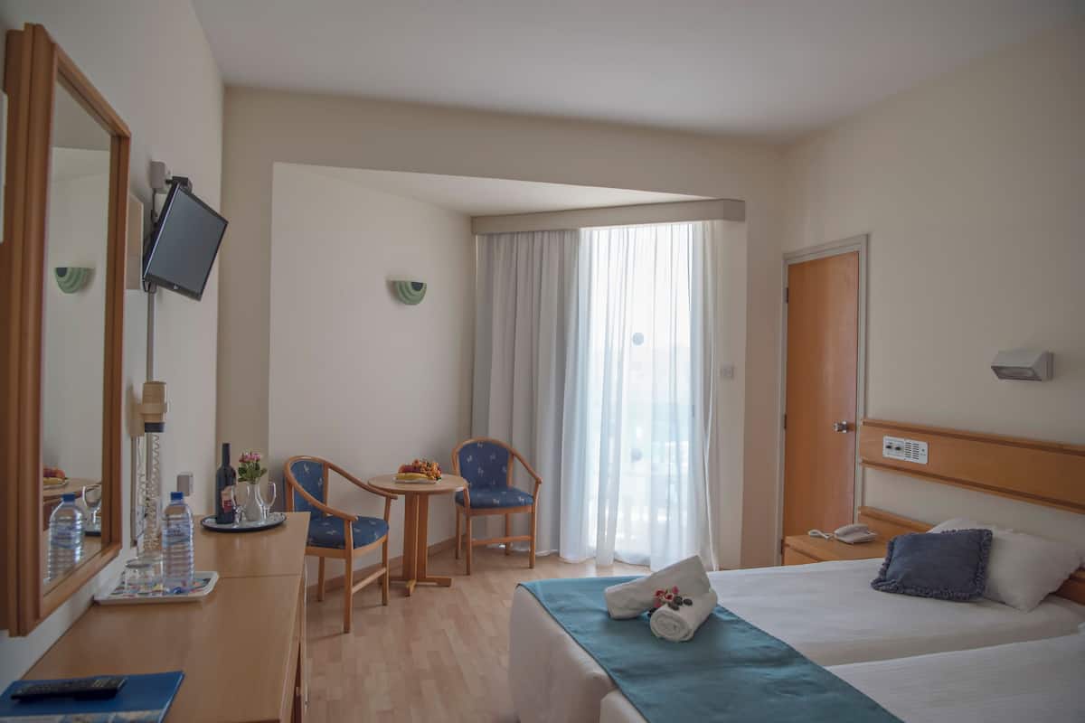 1 bedroom, soundproofing, bed sheets