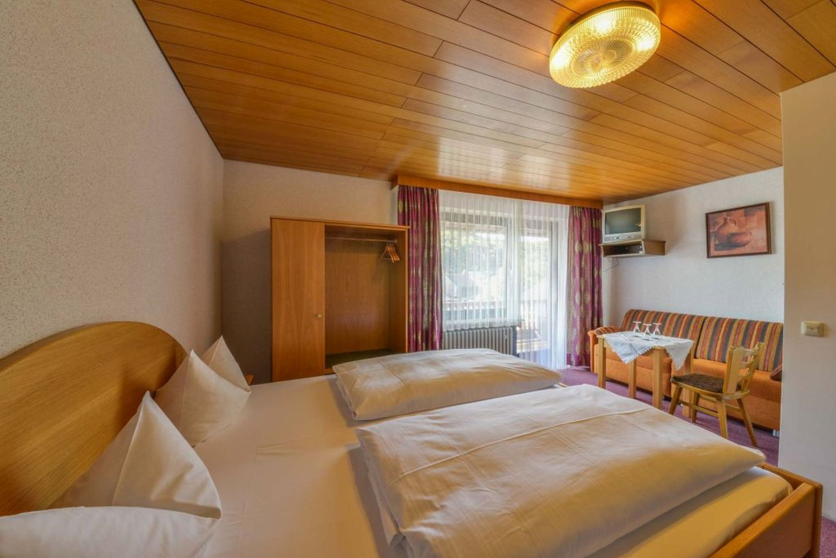 Familienzimmer | Schallisolierte Zimmer, kostenloses WLAN, Bettwäsche, Rollstuhlgeeignet