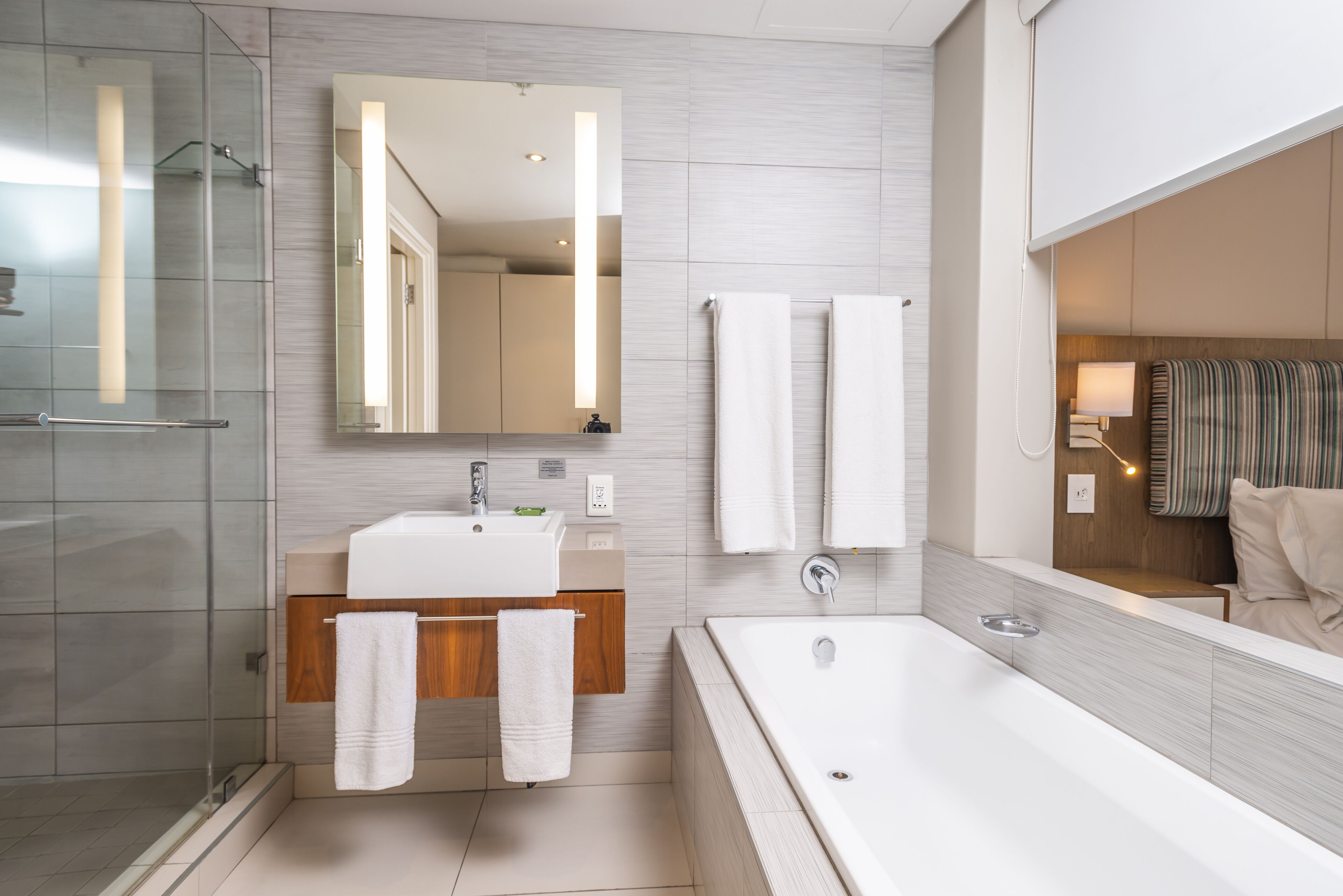 luxury room, 2 single beds | bathroom | free toiletries, hair dryer, towels