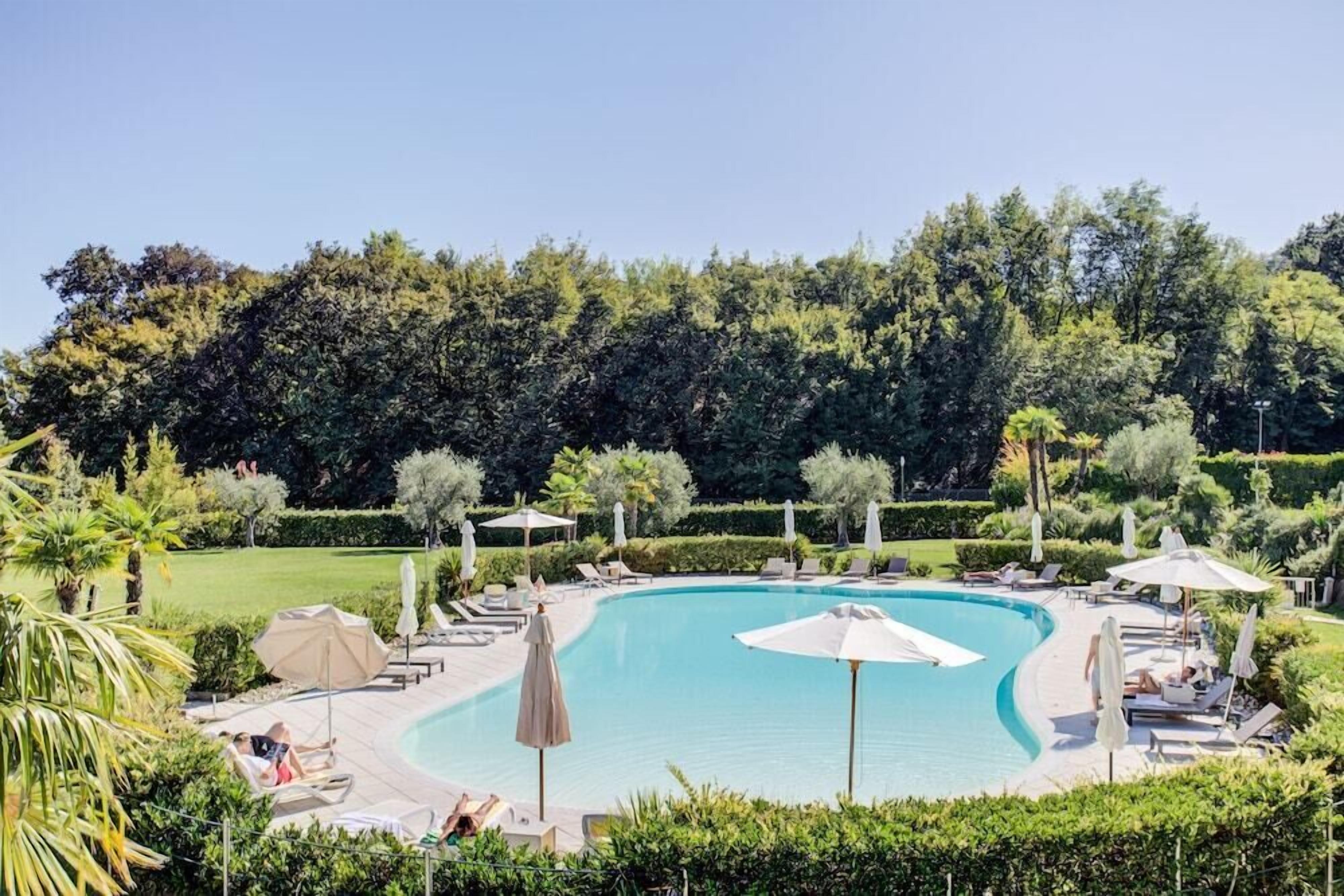 Piscine couverte, piscine extérieure