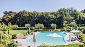 Piscine couverte, piscine extérieure