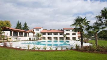 Piscine couverte, piscine extérieure