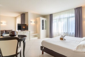 Minibar, in-room safe, soundproofing, free WiFi