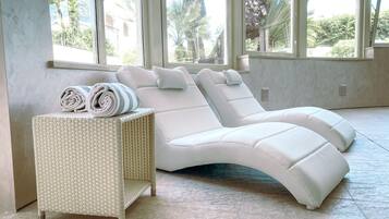 Piscina coperta, piscina all'aperto