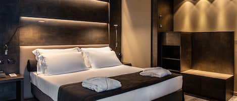 A modern bedroom with a large bed, bedside tables, and a built-in bench.