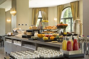 Daily buffet breakfast (EUR 15 per person)