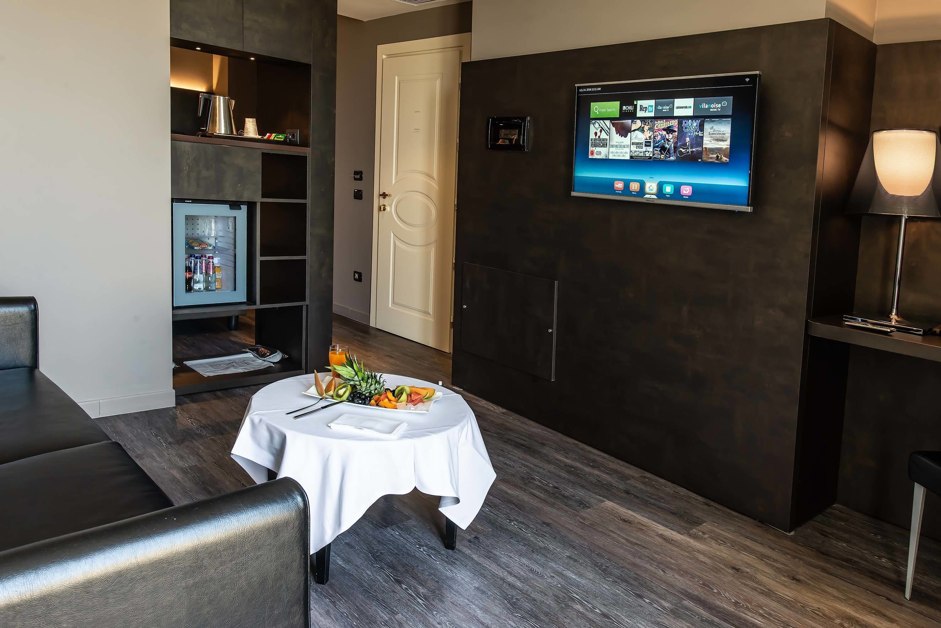 39-inch smart tv with satellite channels, tv