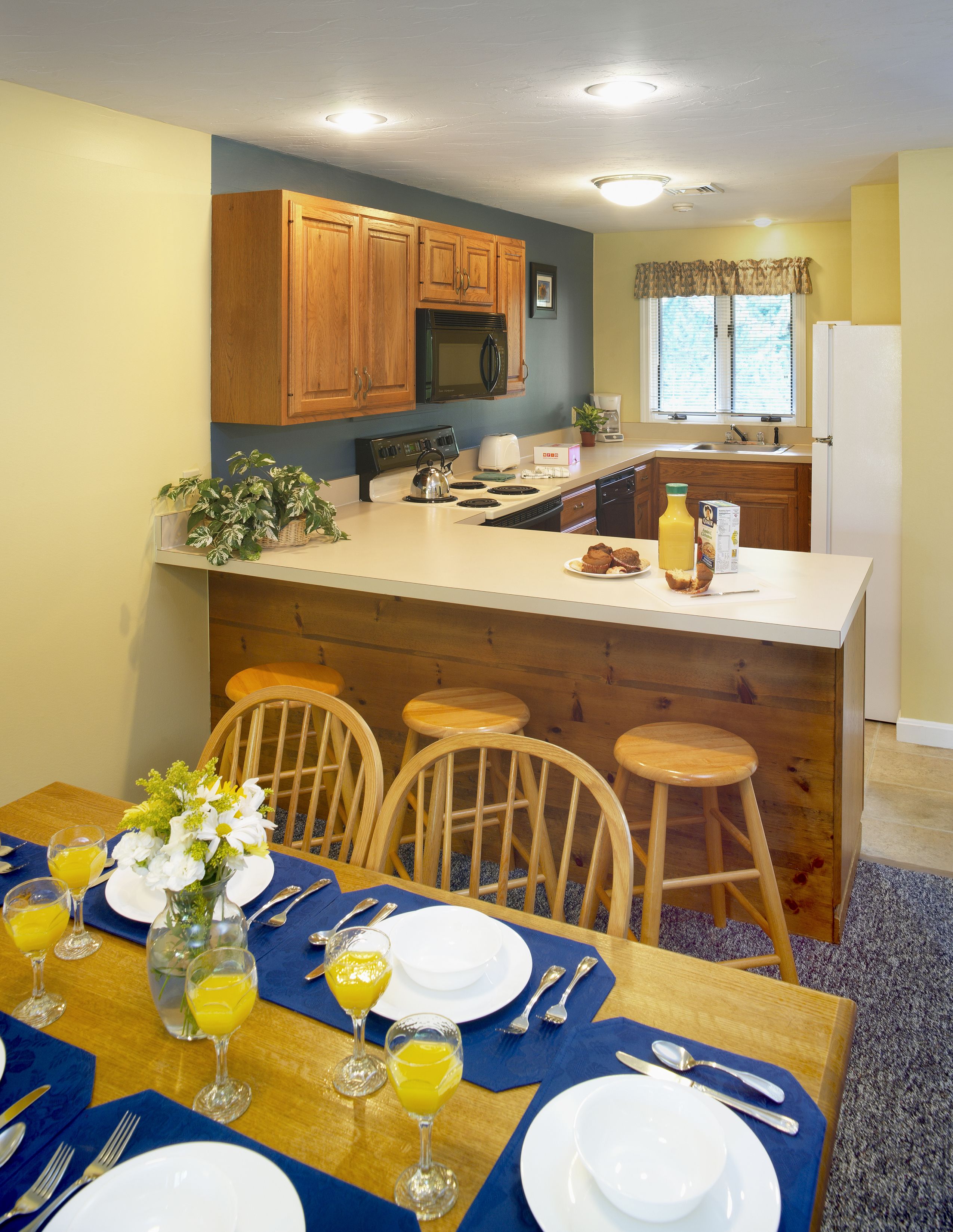 suite, 2 bedrooms | in-room dining