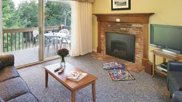 Suite, 2 Bedrooms | Living area