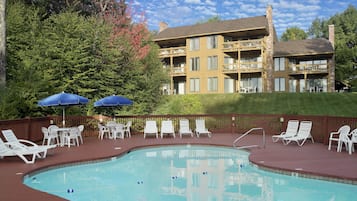 Inomhuspool och utomhuspool