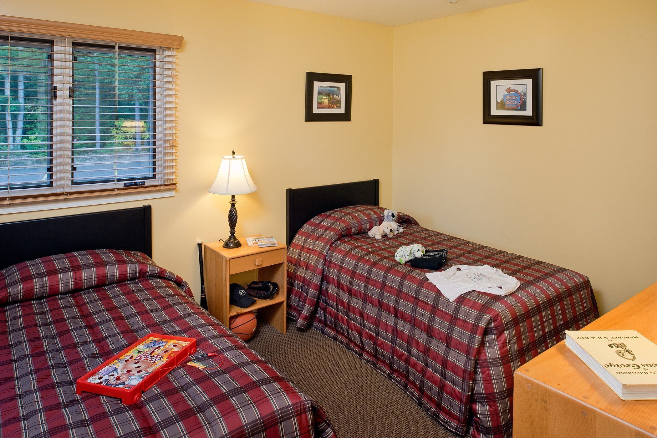 deluxe suite, 2 bedrooms | 2 bedrooms, desk, iron/ironing board, free cots/infant beds