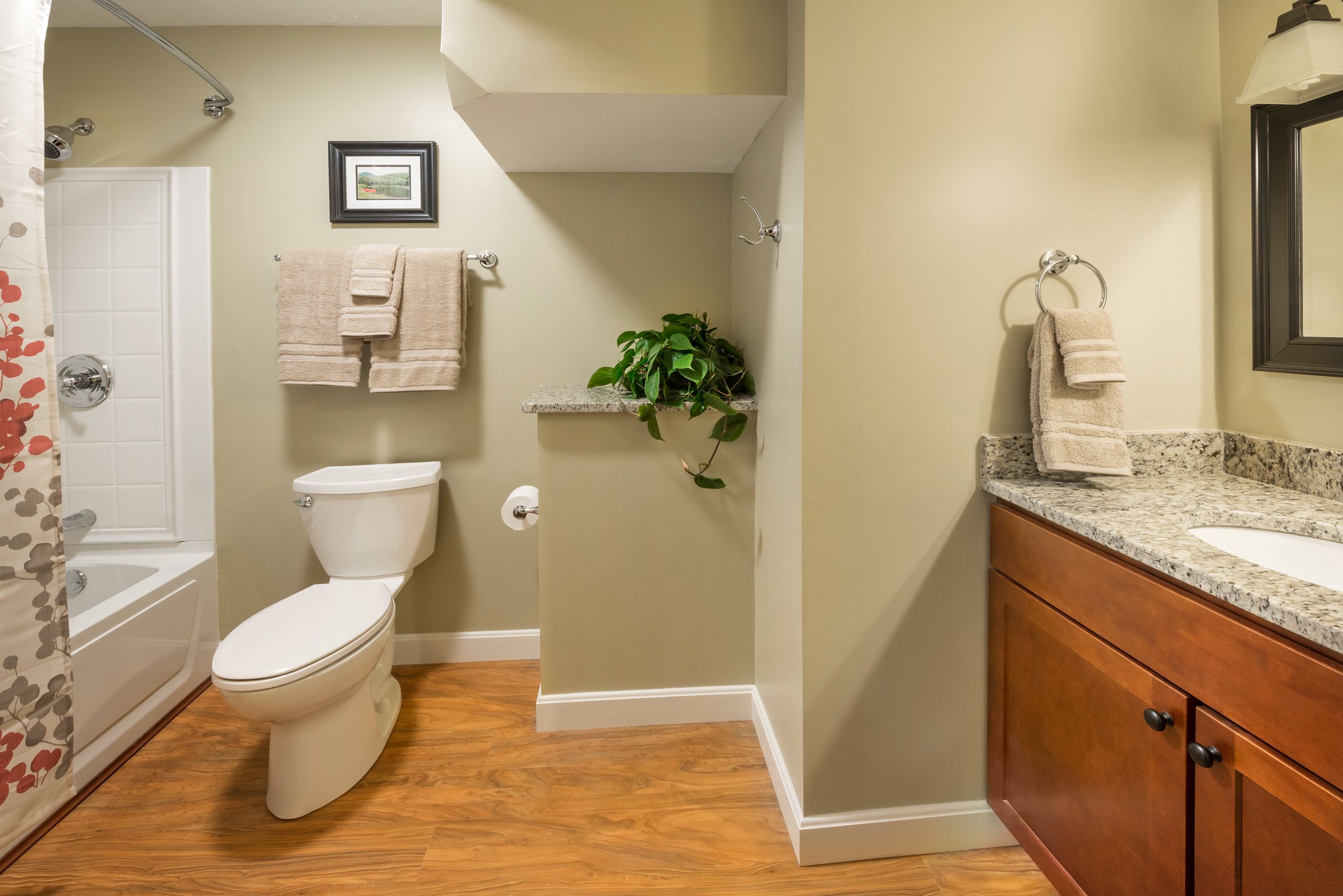 signature suite, 2 bedrooms | bathroom | combined shower/bathtub, jetted bath, free toiletries, towels