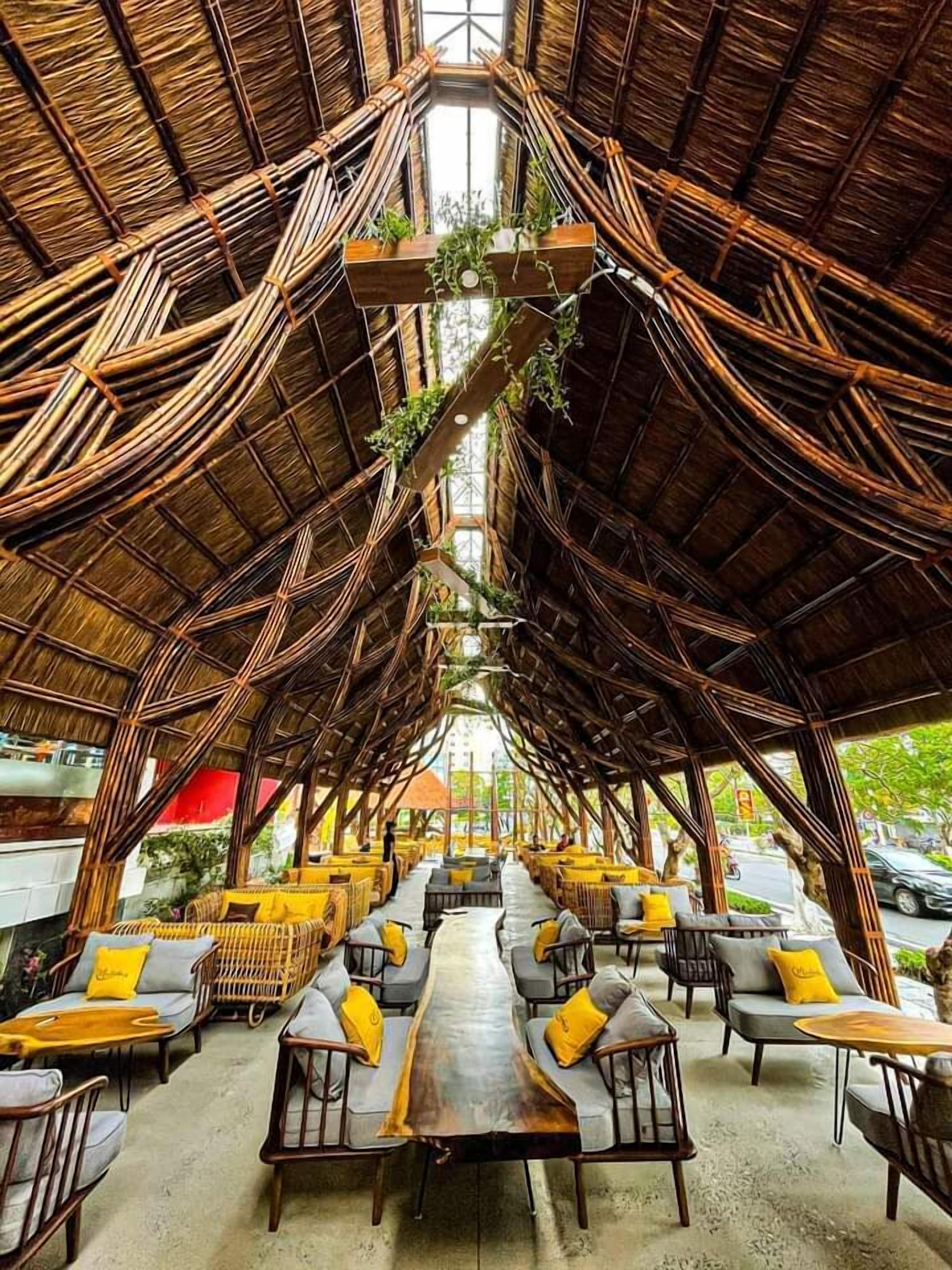 2 restaurants, breakfast served