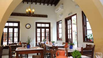 Frühstück, Mittagessen, Abendessen, griechische Küche