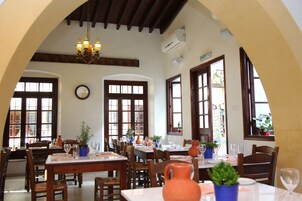 Breakfast, lunch, dinner served; Greek cuisine