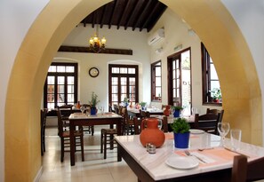 Breakfast, lunch, dinner served; Greek cuisine