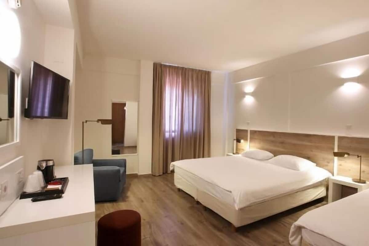 Premium bedding, in-room safe, individually decorated, desk