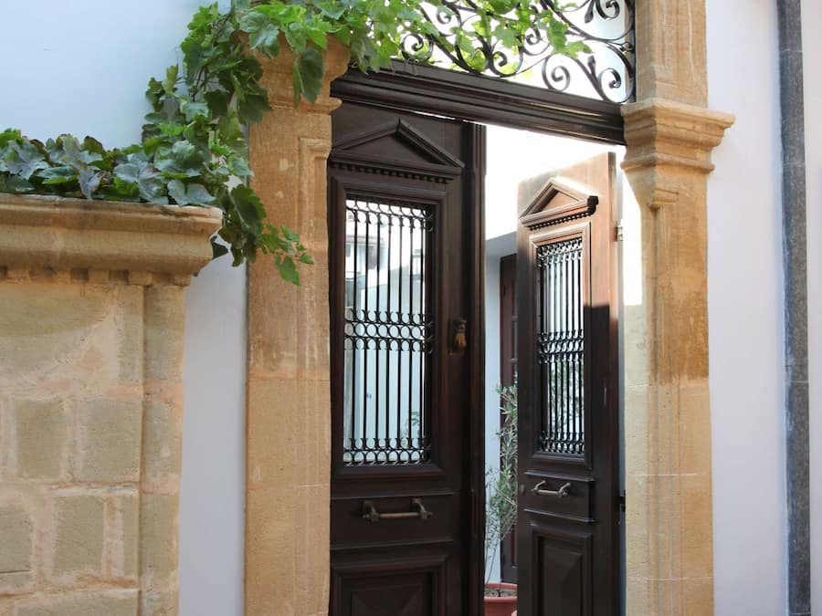 Déjeuner, dîner et souper servis sur place; cuisine grecque