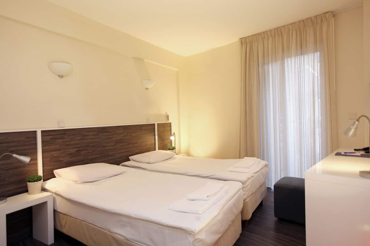 Premium bedding, in-room safe, desk, laptop workspace