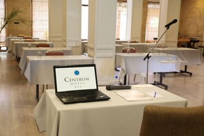Meeting facility