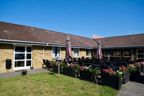 Frokost, lunsj og middag serveres, regionale retter 