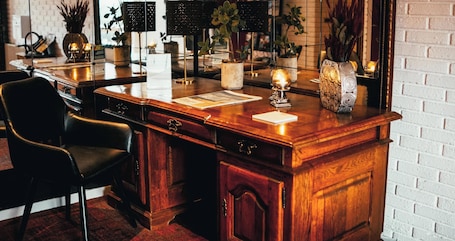 32-inch flat-screen TV with cable channels, TV