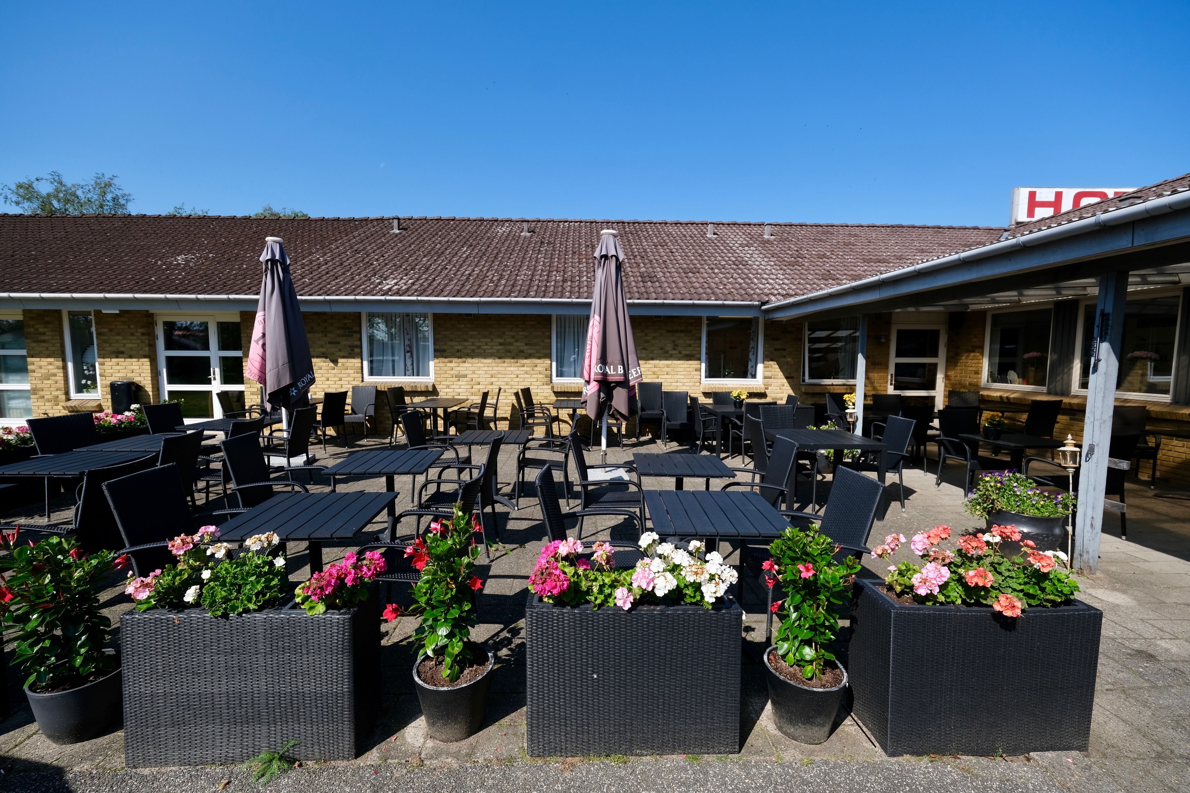 Breakfast, lunch, dinner served; Regional cuisine 