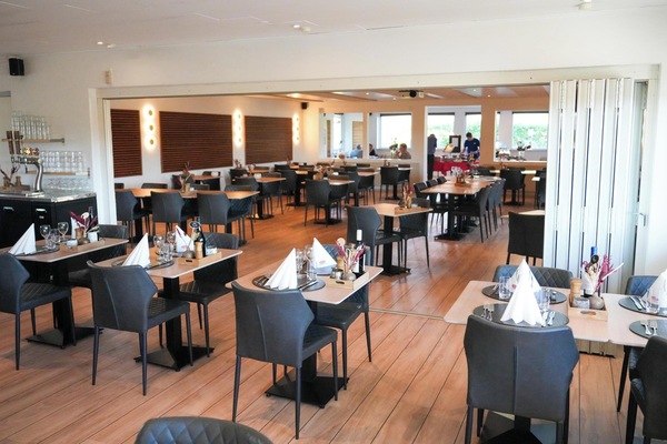 Der serveres morgenmad, frokost, aftensmad og regionale retter