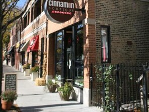 Standard Apartment, Ensuite (Village #G 2bed/2bath) | 1 bedroom - Roscoe Village Guesthouse (Chicago)