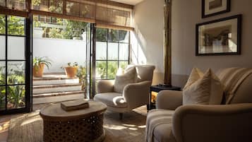 Oortuiging B  | Living area | TV