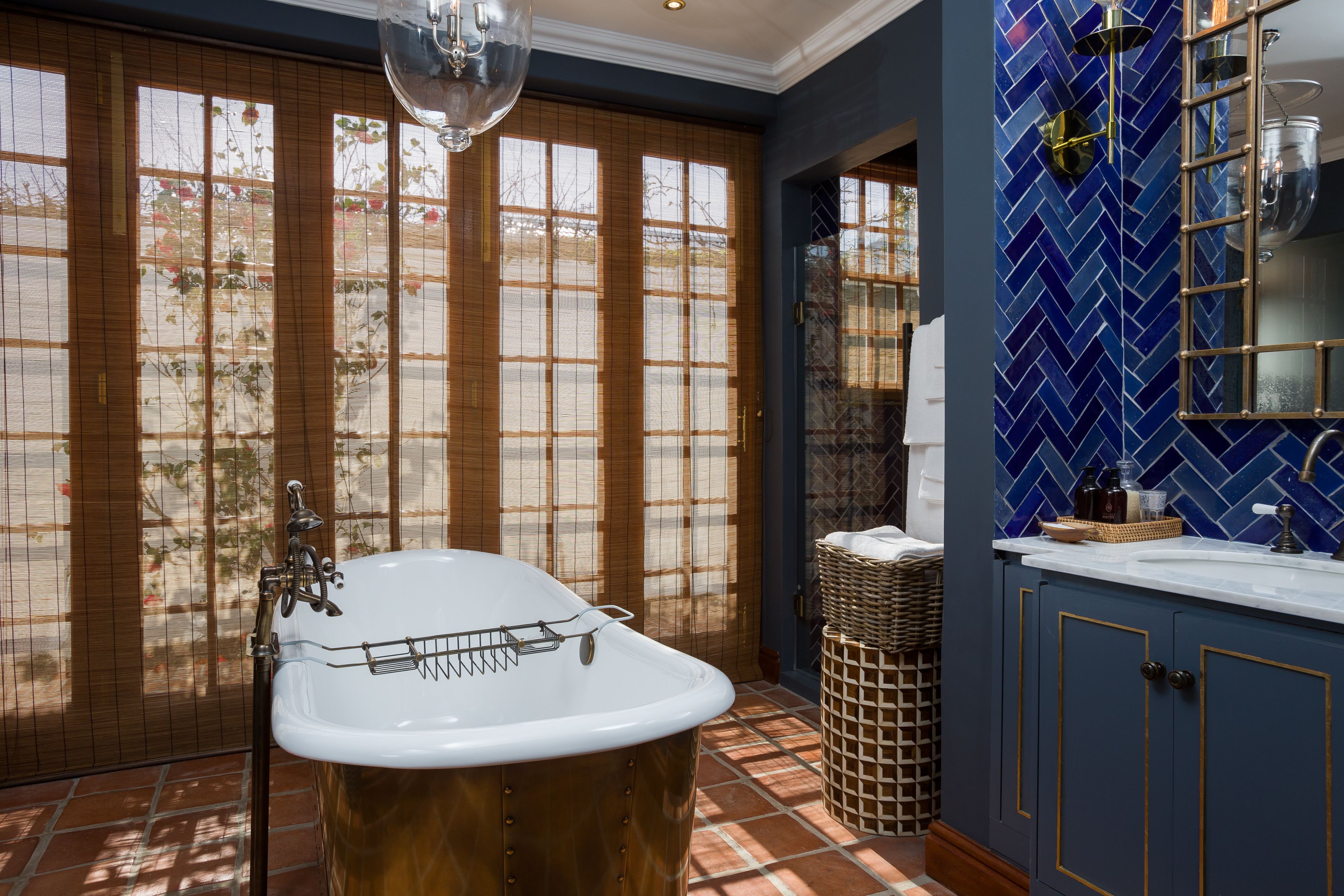 twyfeling a  | bathroom | hair dryer, slippers, towels