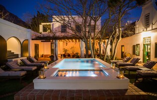 4 outdoor pools, pool loungers