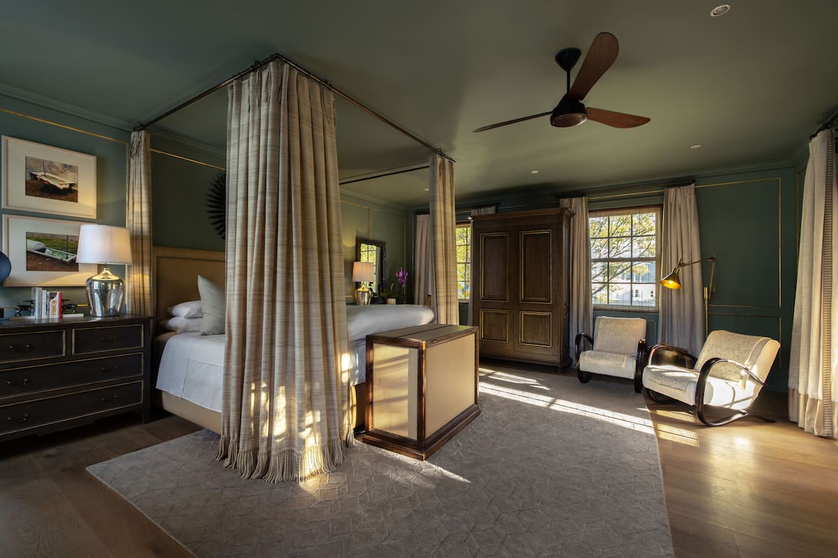 Luxury-Suite, 1 Schlafzimmer | 1 Schlafzimmer, kostenlose Minibar, Zimmersafe, Schreibtisch