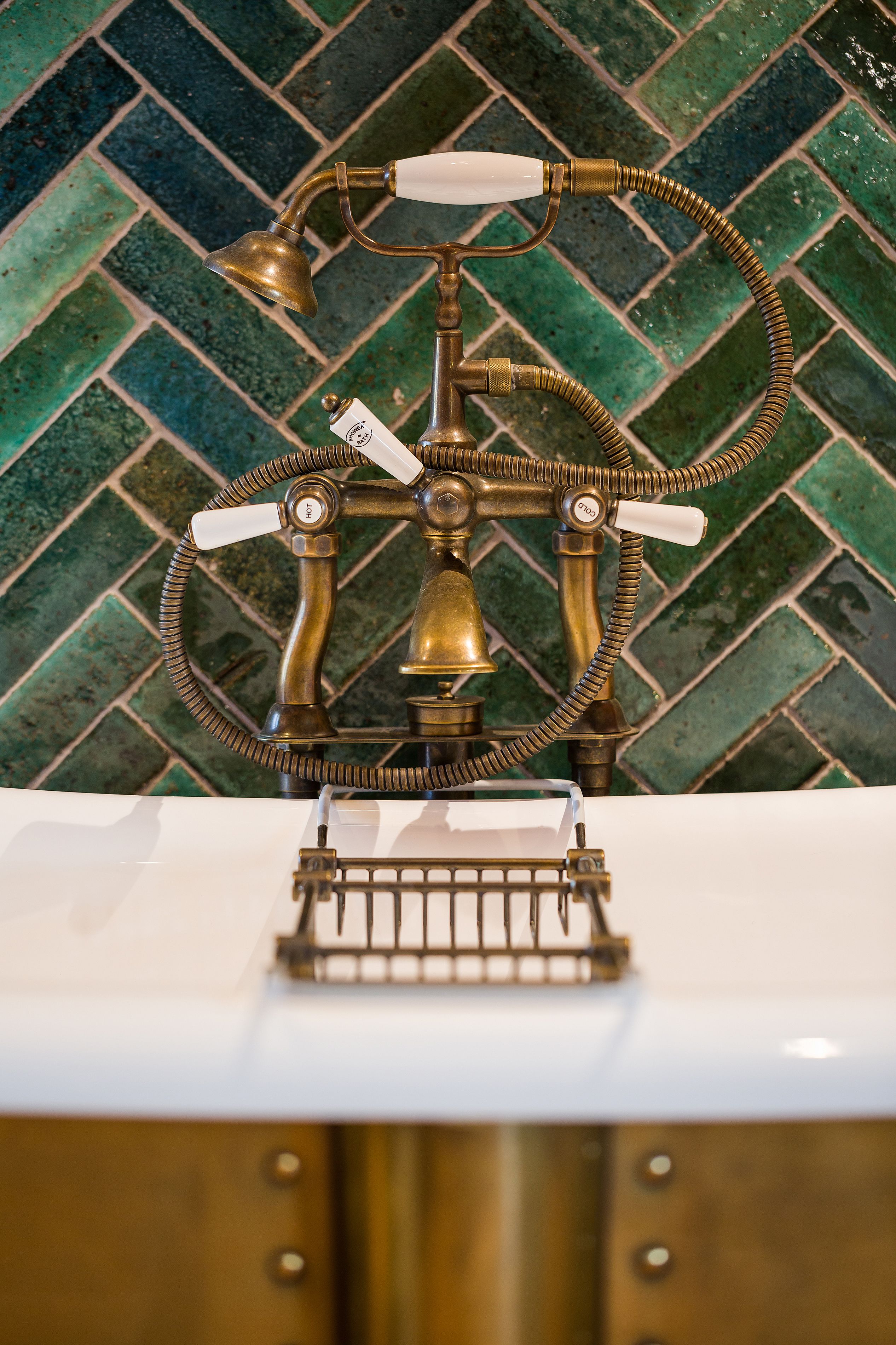 twyfeling b  | bathroom | hair dryer, slippers, towels