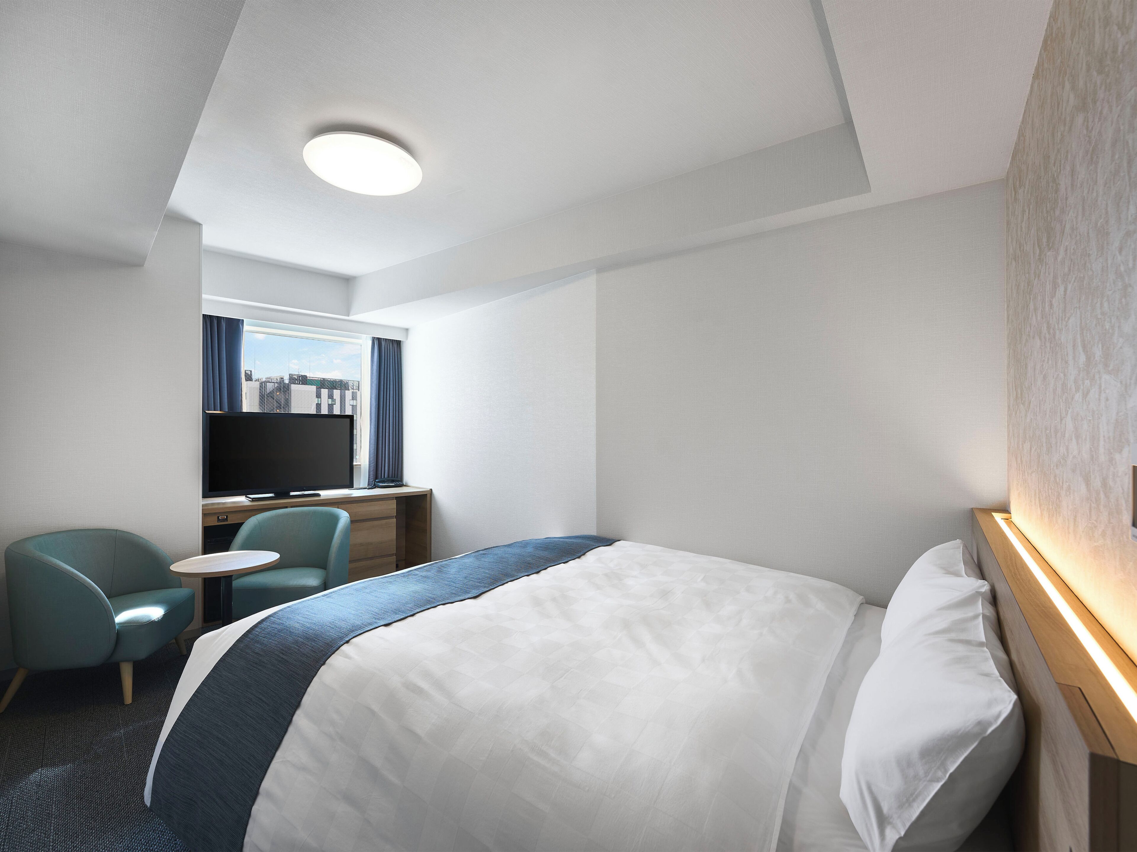 Down duvets, desk, blackout curtains, soundproofing