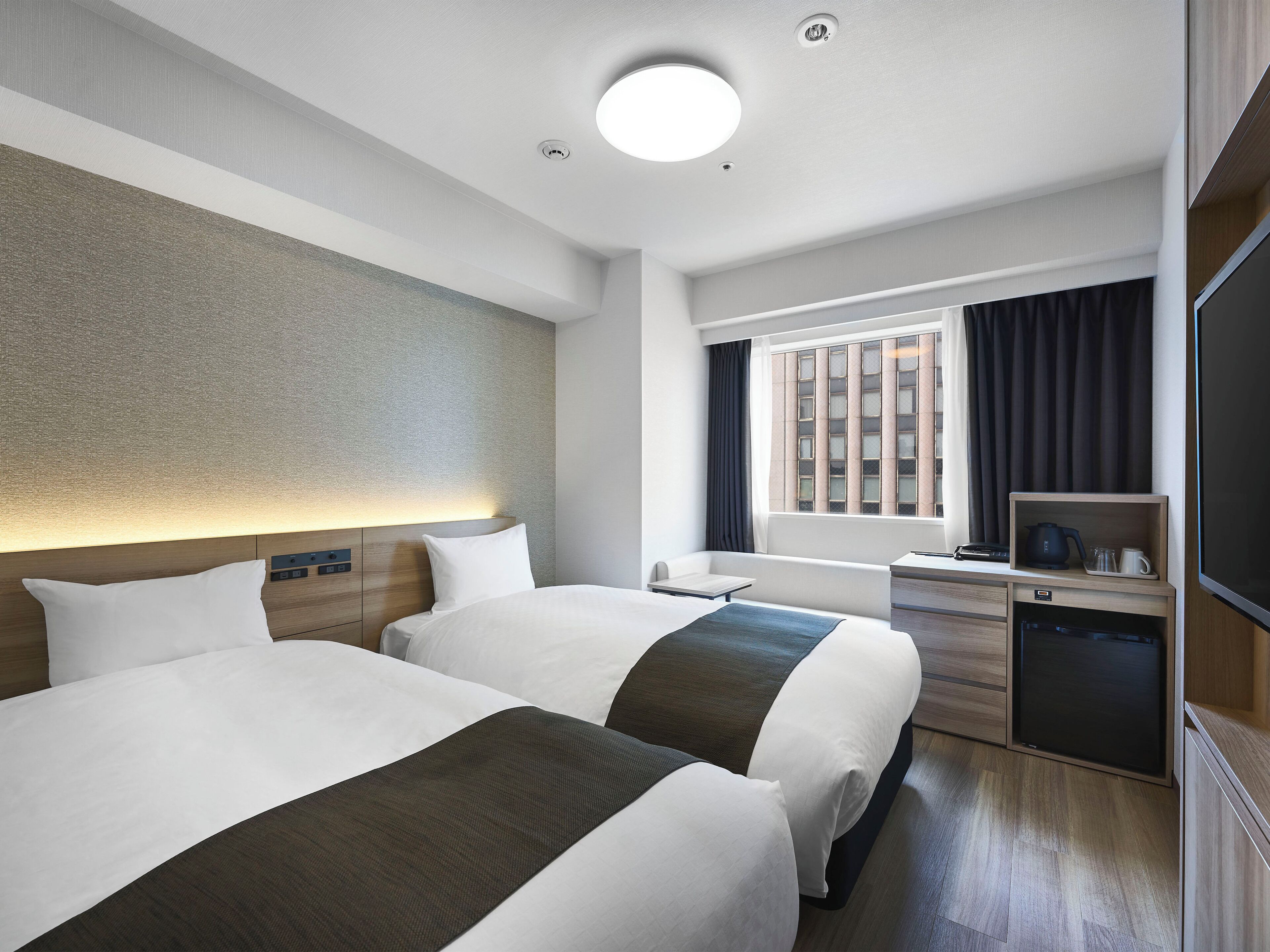 Down duvets, desk, blackout curtains, soundproofing