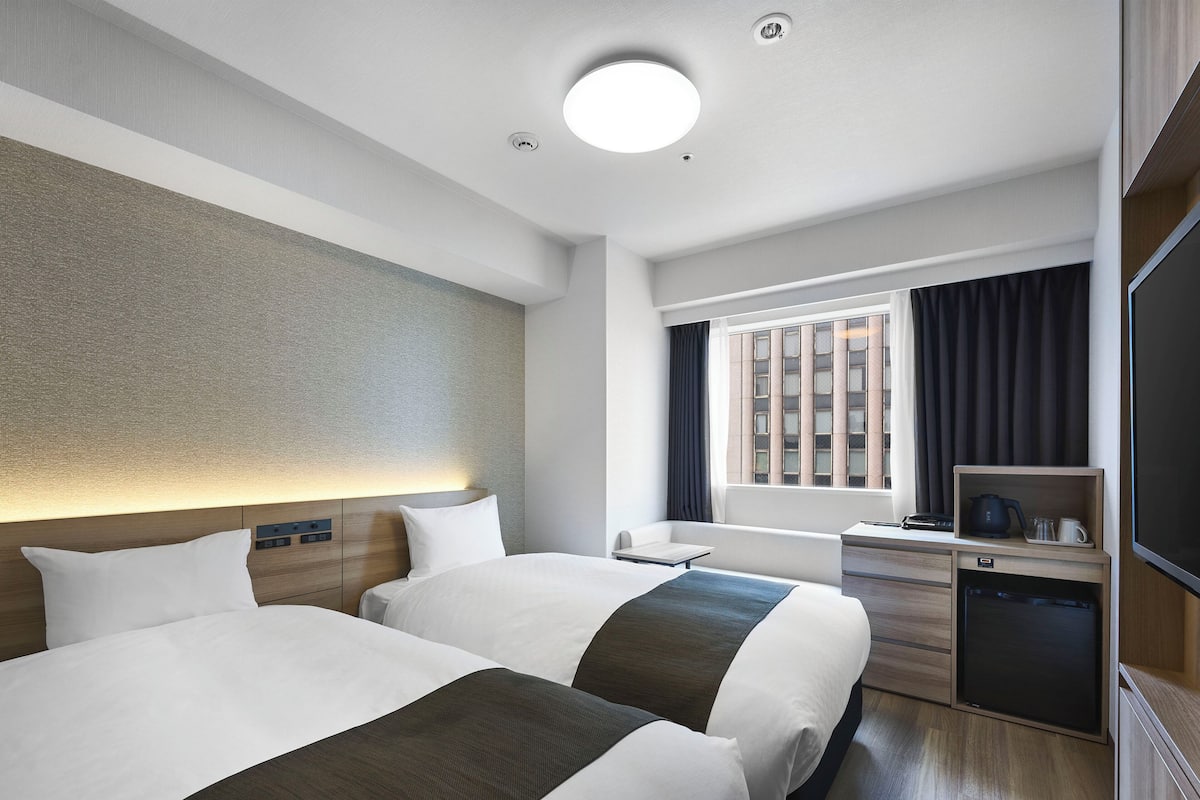 羽绒被、办公桌、遮光窗帘、隔音