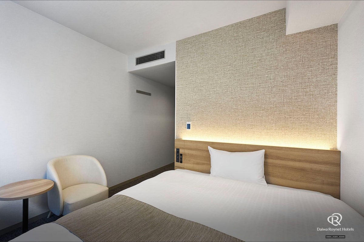 Down duvets, desk, blackout curtains, soundproofing